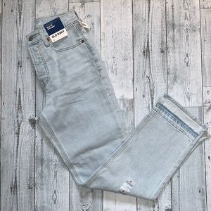 Old Navy Sky-Hi straight light wash jeans. Extra high rise with button fly. Sz 0